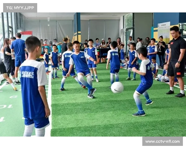 青少年足球热情高涨，青训营报名火爆引关注